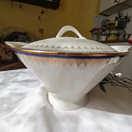 Sugar bowl and creamer set like new