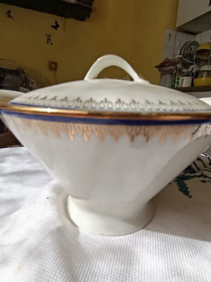 Sugar bowl and creamer set like new