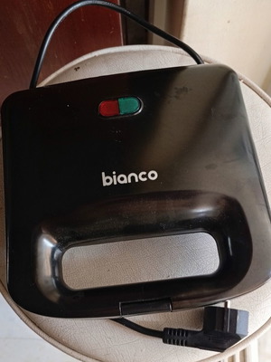 Bianco Toaster Sandwich Maker like new, 750W, 2 slices, black