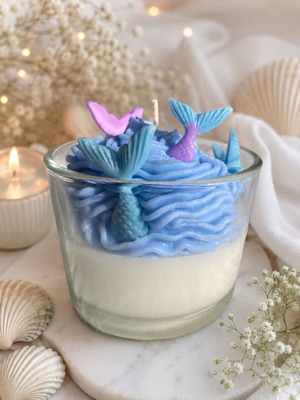 Scented candles with powder fragrance