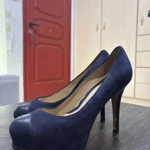 Fendi navy suede pumps like new, size 36
