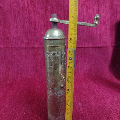 Brass mill used in very good condition