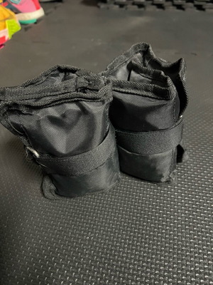 Ankle weights 1 kilo each like new