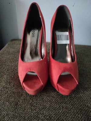 Peep toes pumps new, size 39