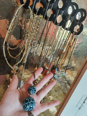 Beautiful women's necklace like new