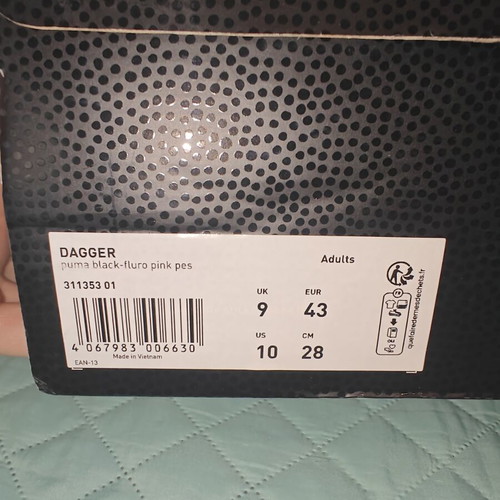 Puma Dagger basketball shoes new, black with fuchsia and blue details