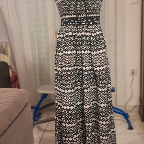 Dress black and white size M - L like new