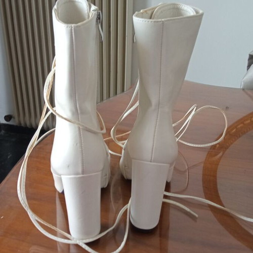 White lace-up ankle boots size 36