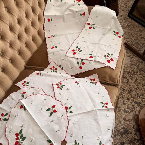 Set of embroidered table linens with strawberry design