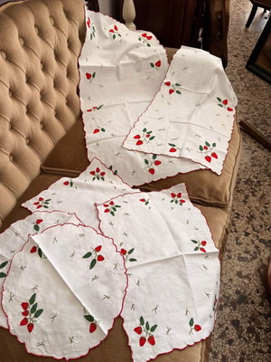 Set of embroidered table linens with strawberry design