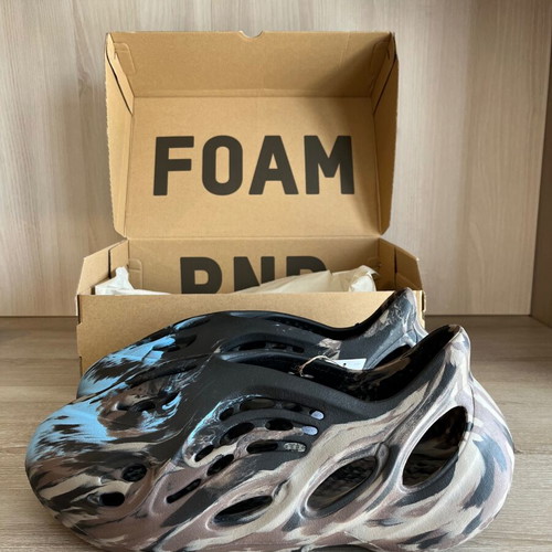 Yeezy Foam Rnnr size 50 like new, black and blue sneakers