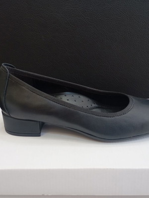 Leon black leather pumps, low heel, anatomical insole, size 35