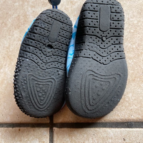 Beach shoes like new, size 22/23