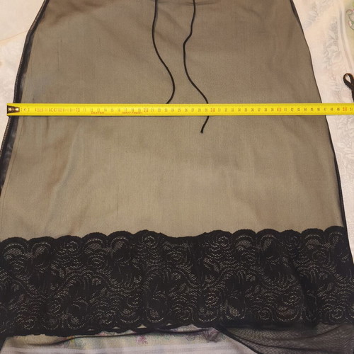 Skirt with black tulle and lace, size M, like new