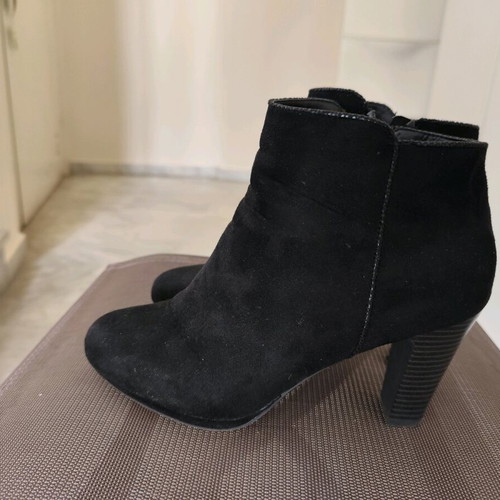 Black suede ankle boots used, wooden heel 9 cm, size 40