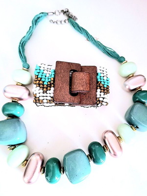 Women's necklace and bracelet like new, green and turquoise