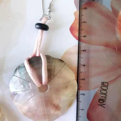 Shell earrings with pink cord new