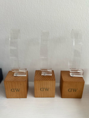 Βάσεις Daniel Wellington μεταχειρισμένες, πακέτο 3, σταντ παρουσιάσεις