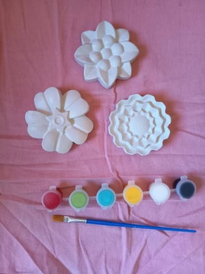 Creative Activity Set with 3 Plaster Figures, Paints and Brush