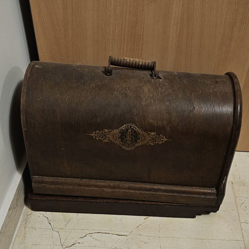 Singer Vintage Sewing Machine 1906 used, collectible