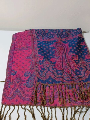 Women's scarf like new in excellent condition