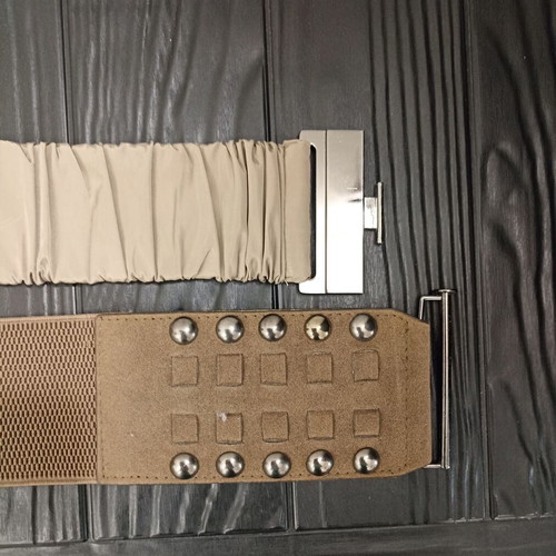 Set of 2 women's elastic beige belts like new
