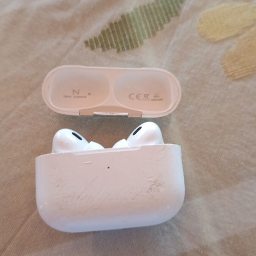 Wireless earbuds with broken charging case, silicone case included