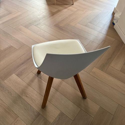 Diafano chair modern with wooden legs like new