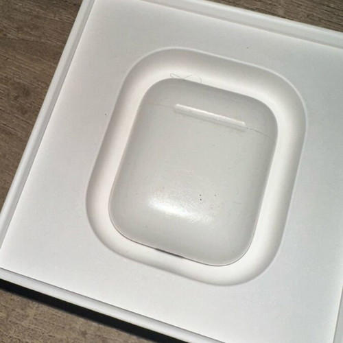 Apple AirPods 1 2nd Generation used, for parts only