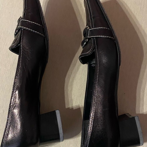 Tierra leather black pumps with square toe like new