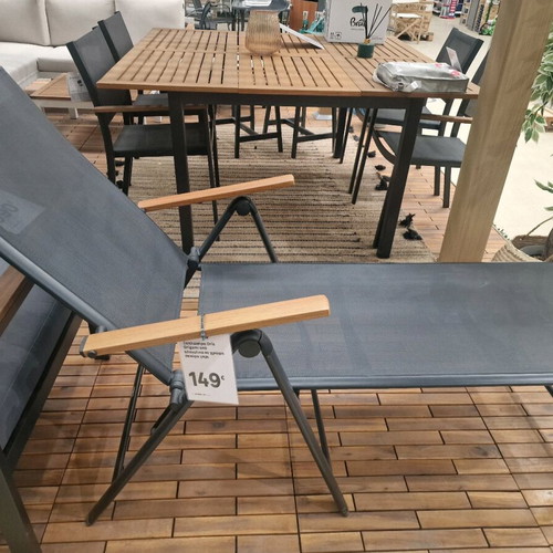 Pool chairs like new, set of 3