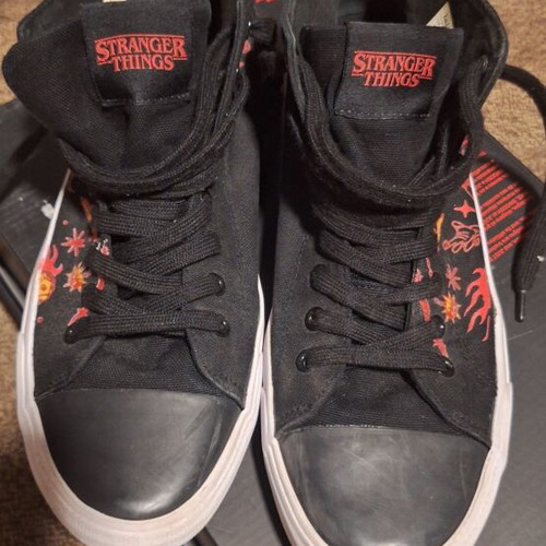 Akedo× Stranger Things Signature High Top Sneakers like new, black, size 42