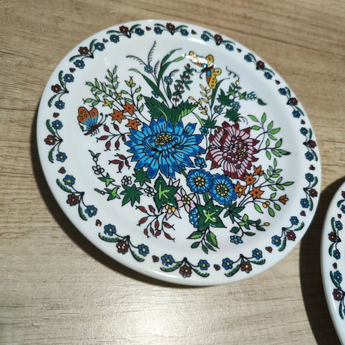 Rhodian plates used, set of 4, 19 cm diameter