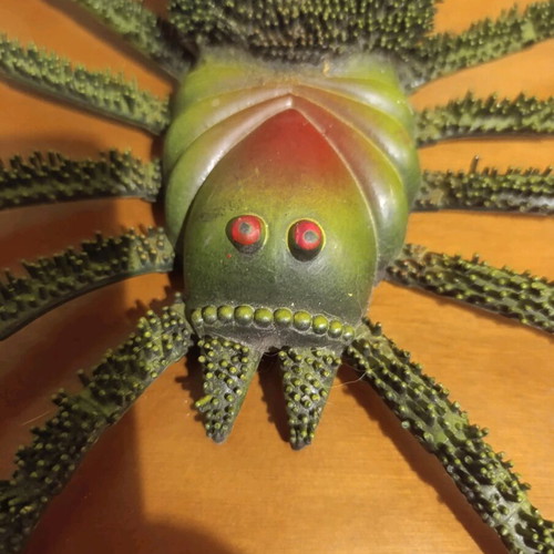 Plastic large spider like new, green