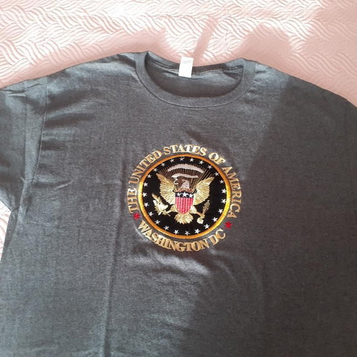 T-shirt with USA Crest large size new, gray