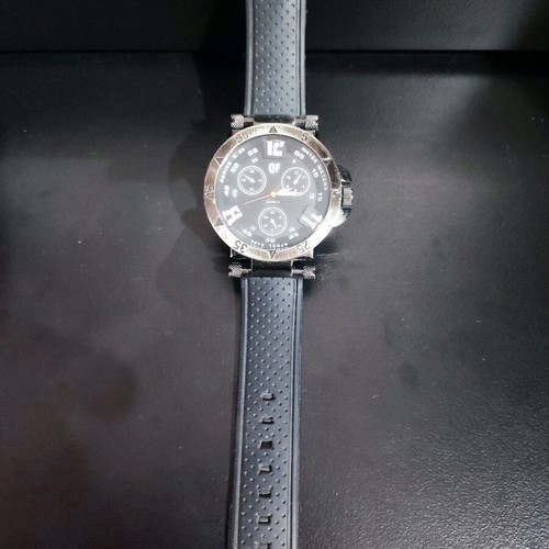 Men's sport watch used with black dial and silicone strap
