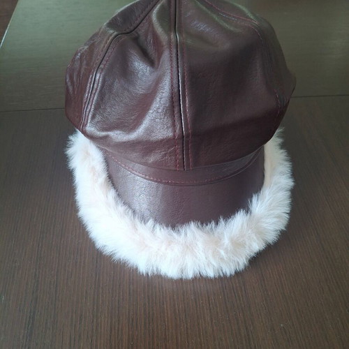 Women's Tragiasca hat like new, brown with synthetic fur