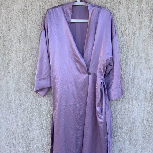 Lilac satin kimono robe like new, one size, pink purple