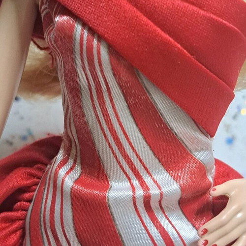 Barbie Holiday 2019 in original outfit with dress flaws