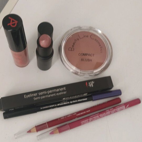 Makeup set new with blush, lipstick, lip gloss, eyeliner, Tommy G pencils