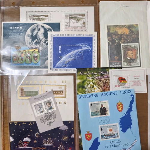 Mega Philatelic Multinational Lot like new, 30 packets with stamps