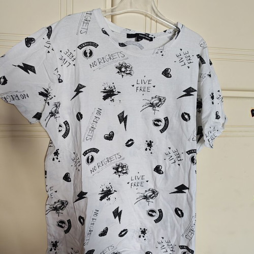 White blouse with unique all-over design like new