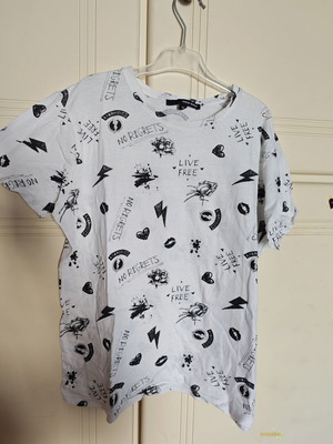 White blouse with unique all-over design like new
