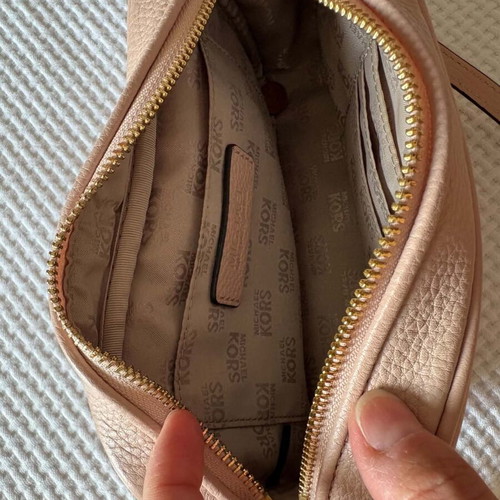 Michael Kors bag like new, soft pink color