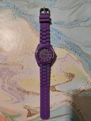 Purple women's watch with rubber strap like new