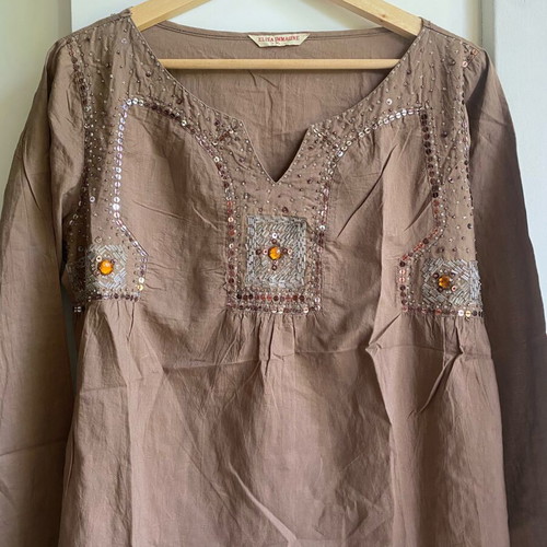 Long blouse with embroidery used, brown, size XL
