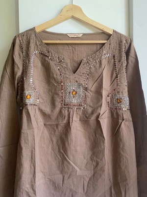 Long blouse with embroidery used, brown, size XL