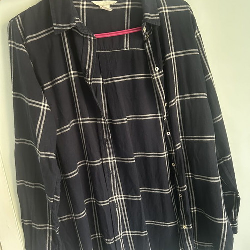 H&M shirt like new, warm and long, size M, white and blue