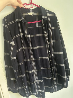 H&M shirt like new, warm and long, size M, white and blue