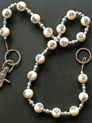 Wallet chain used with zirconia beads and ideograms